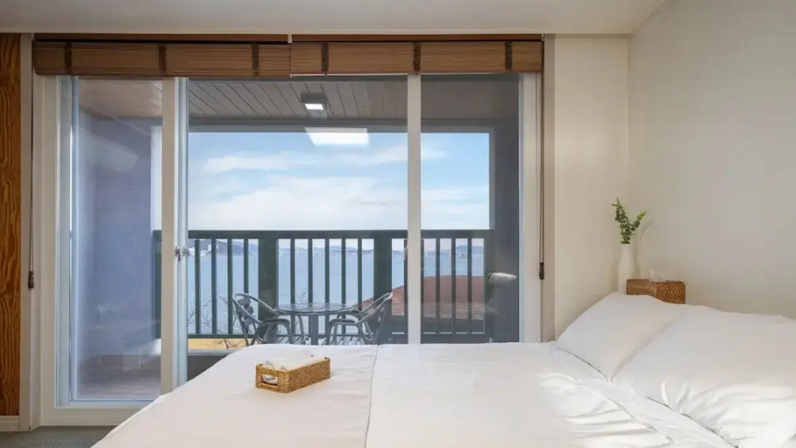 Geoje Beachwhite Pension