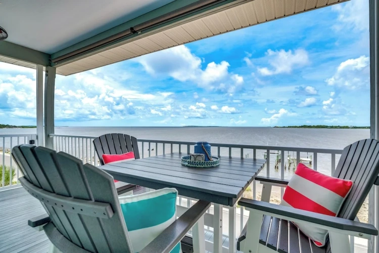 3 Bedrooms Cottage with balcony