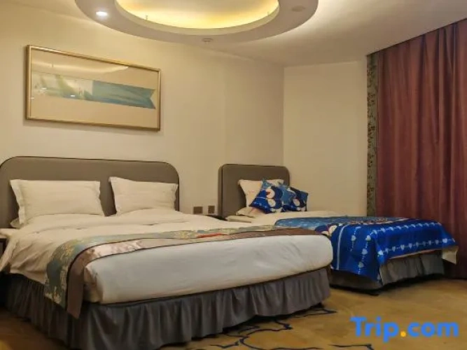 Deluxe Family Suite