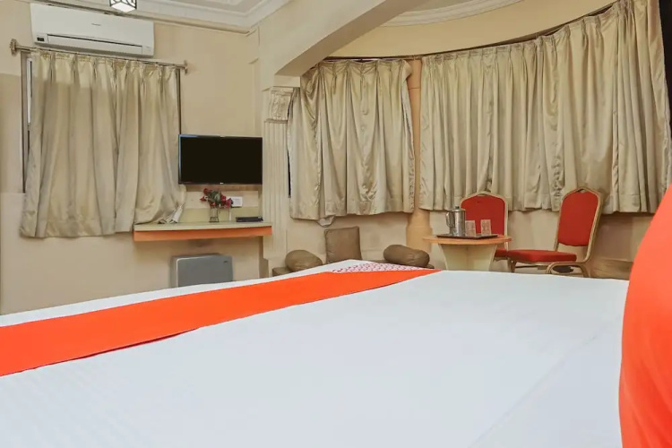OYO 23711 Hotel Tushar