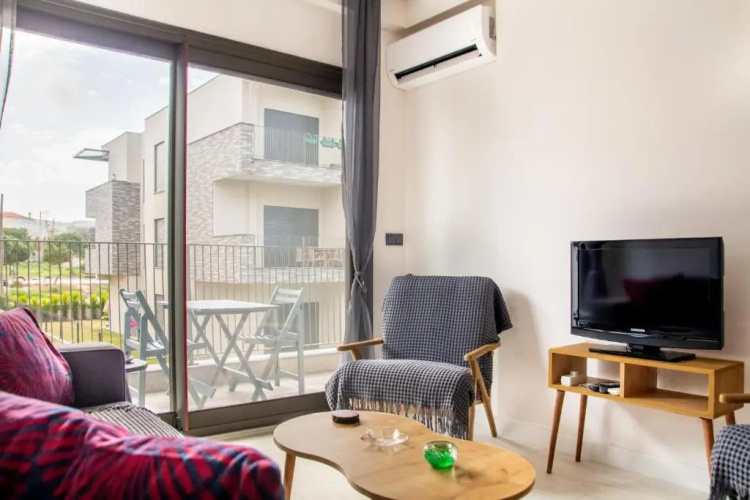 Gorgeous Apartment With Pool and Balcony In Izmir