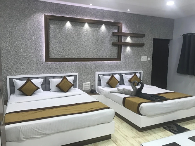FabHotel Bee Town