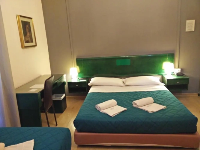 Standard Triple room