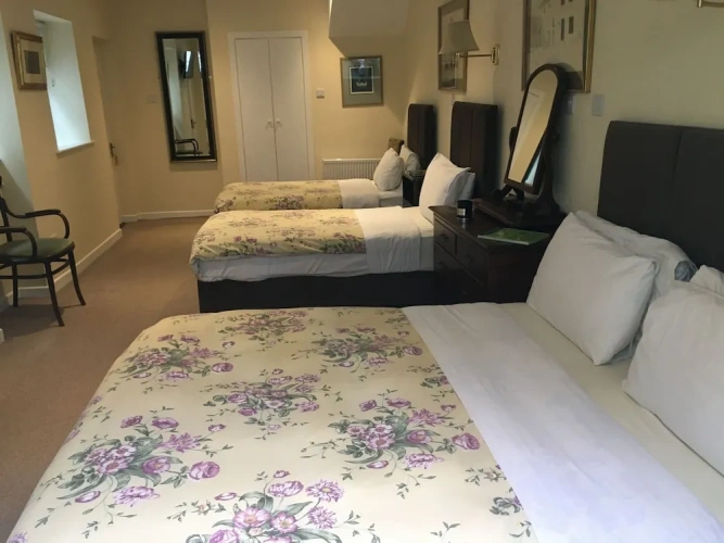 Standard Triple room