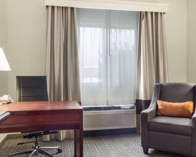 Comfort Suites