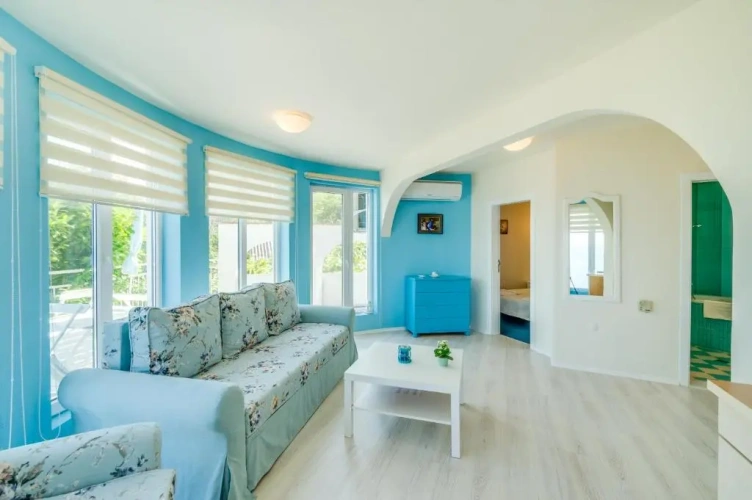 1 Bedroom Apartment with sea view