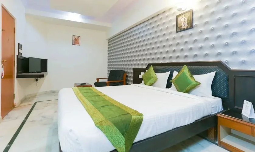 Hotel Adarsha Inn