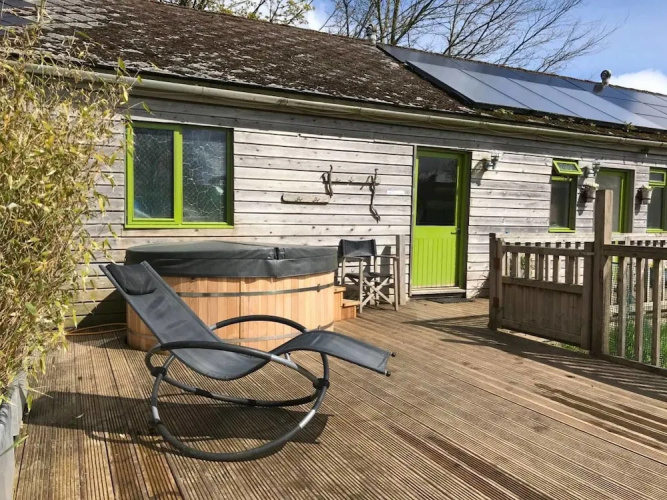 Cornish Yurt with Hot Tub (1)