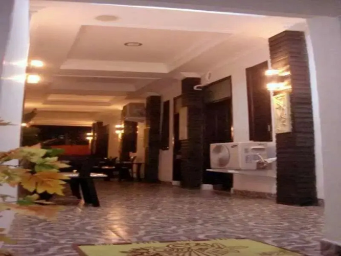 Hotel Salon Fora & Cafe