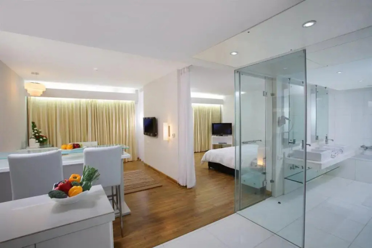 St Laurn Suites