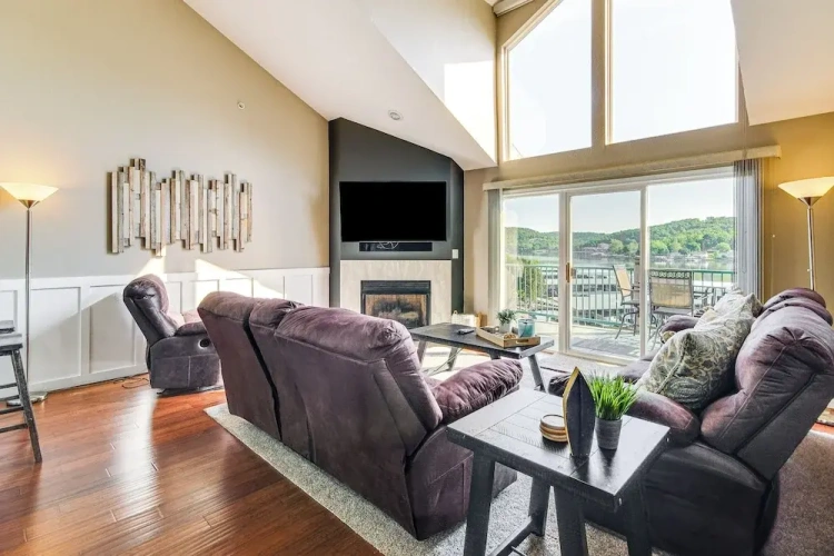 4 Bedrooms Apartment