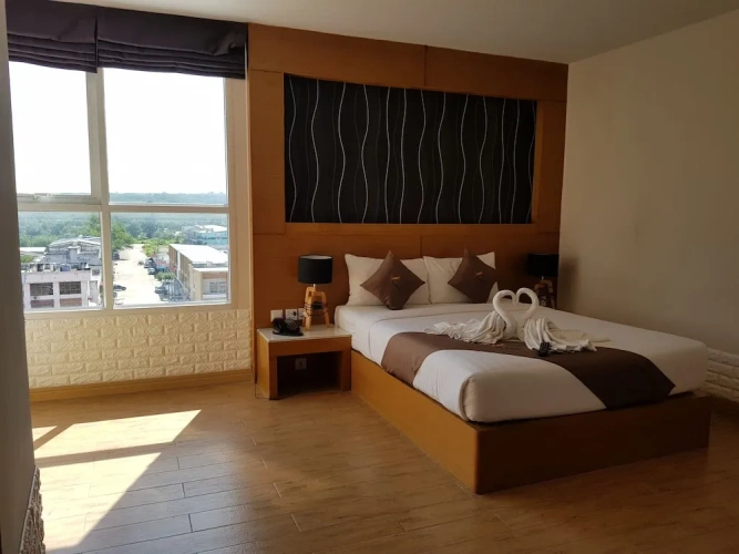2 Bedrooms Single Suite
