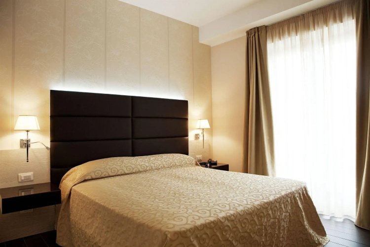 SHotel