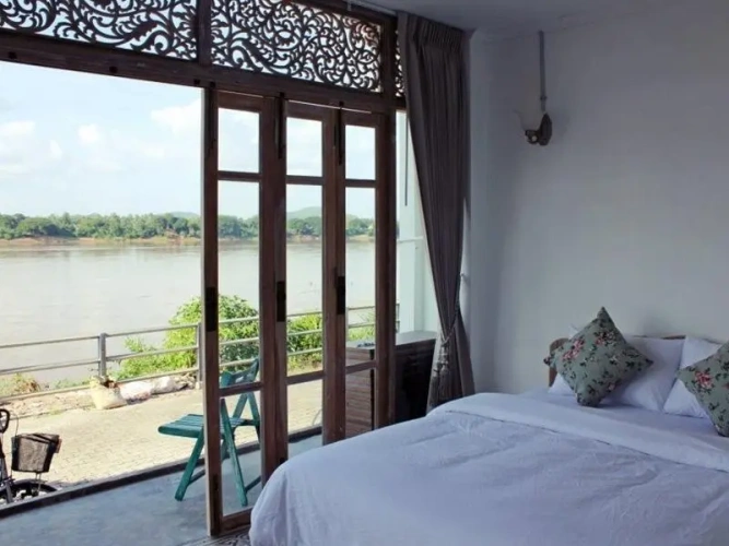 Standard room with river view
