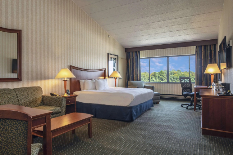 DoubleTree by Hilton Pittsburgh Monroeville Conv Center