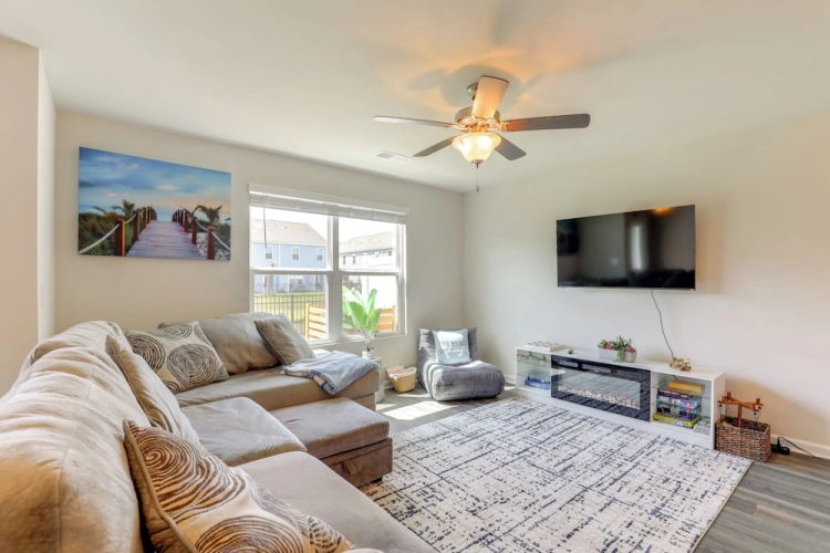 3 Bedrooms Apartment