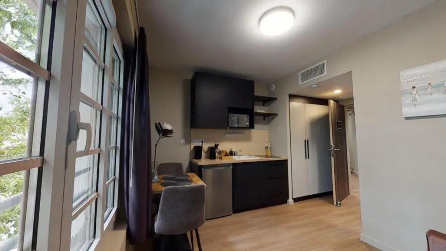 Deluxe Studio