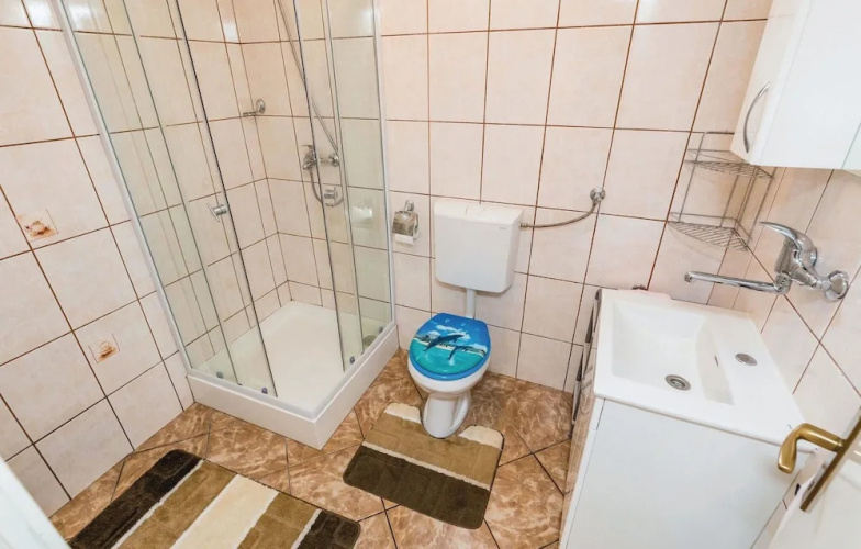 Nice Apartment in Lopci With 2 Bedrooms