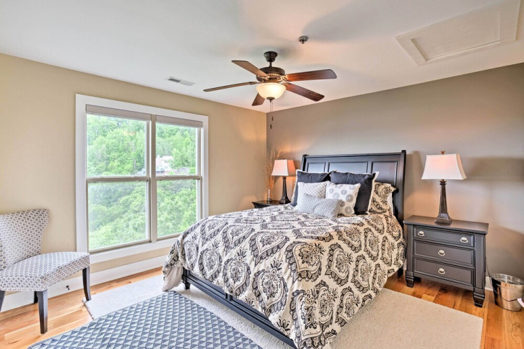 Lake-view Silver Point Condo by Hurricane Marina!