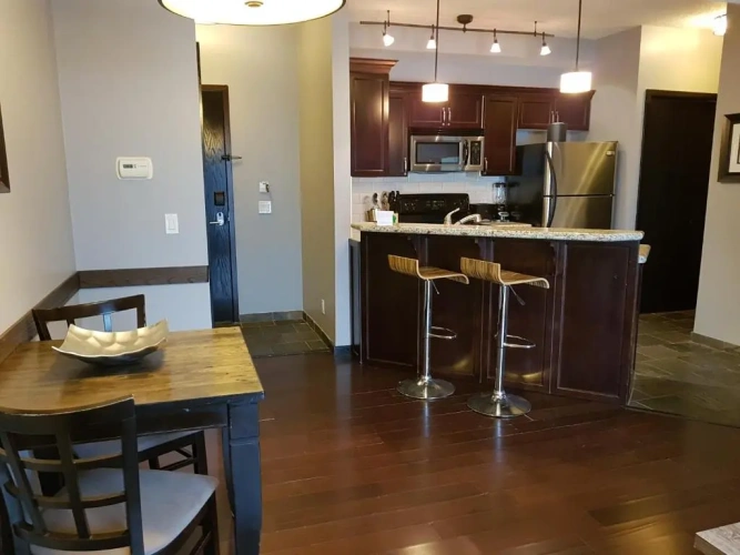 1 Bedroom Suite with mountain view