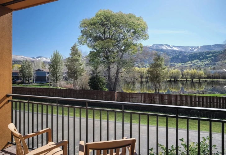 1 Bedroom Suite with mountain view