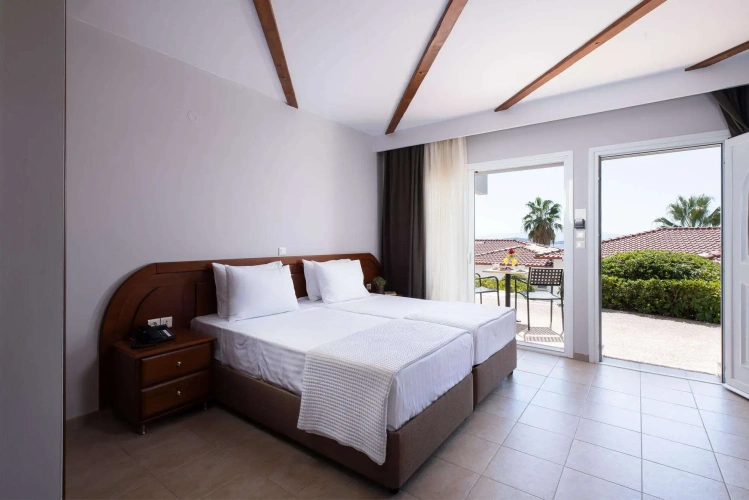 Standard Family room with garden view