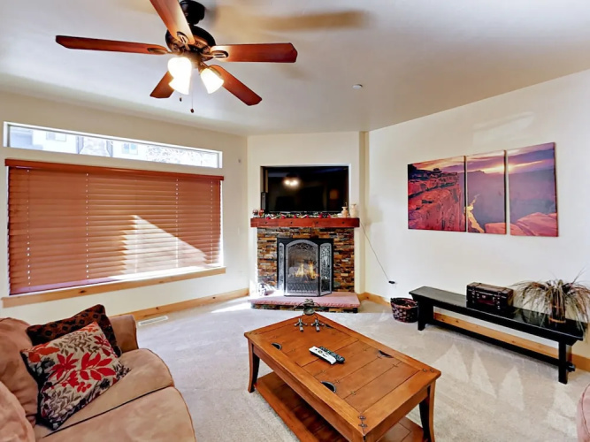 4BR 3.5BA Urban Alpine Home by RedAwning