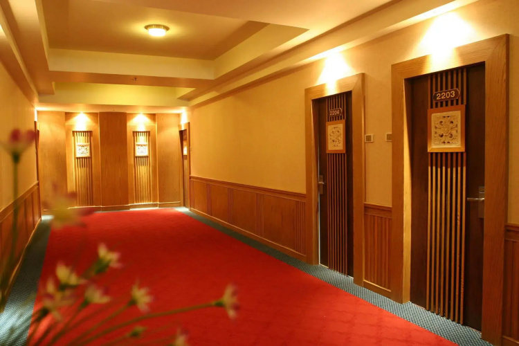 The Rich Hotel