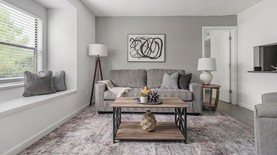 2 Bedrooms Apartment