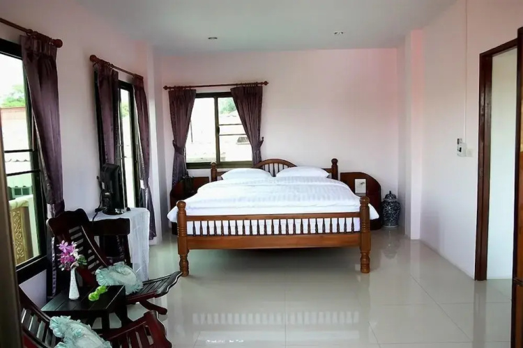 Loy Manee House