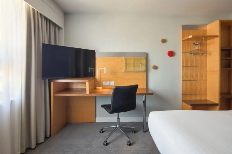 Holiday Inn Express Limehouse photo 7