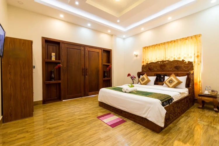 Deluxe Double room with city view