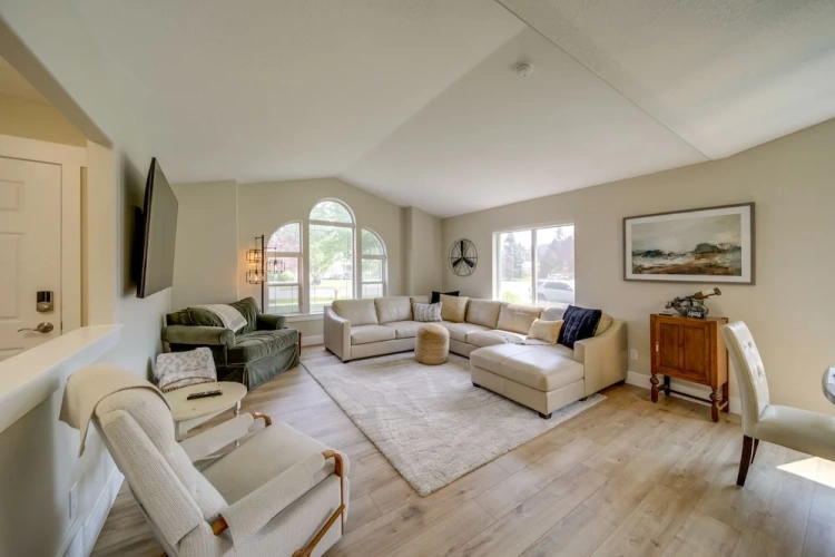 5 Bedrooms Cottage
