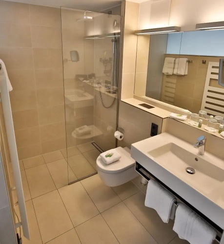 Hotel Wo Der Hahn Kräht