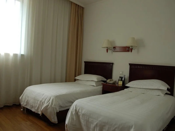 Shanghai Lakeside Holiday Inn