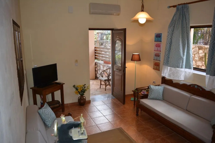 Elianthos Villa