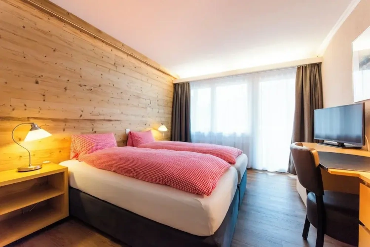 Standard Twin room with balcony and with lake view