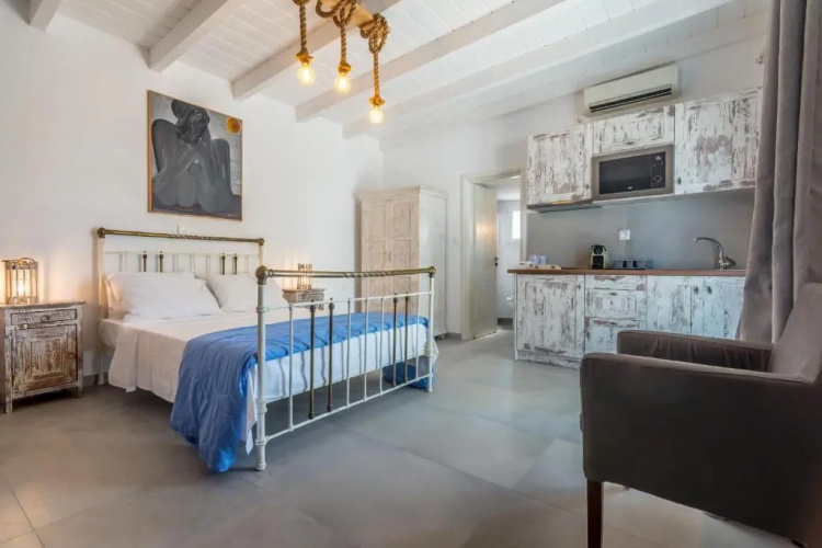 Kristen's Studio & Apartments