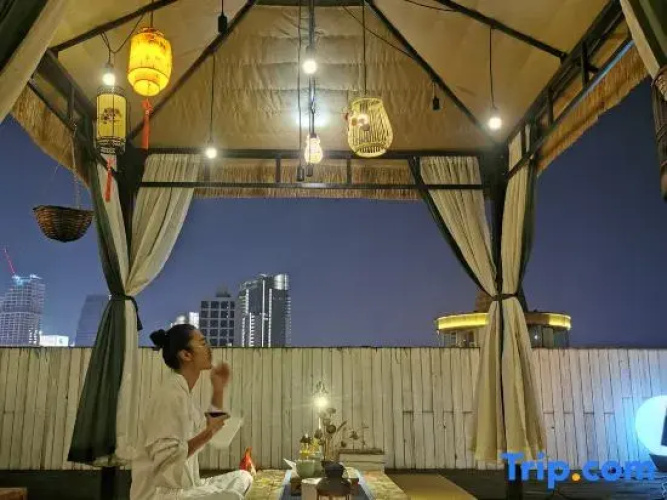 Four rooftop garden youth hostels
