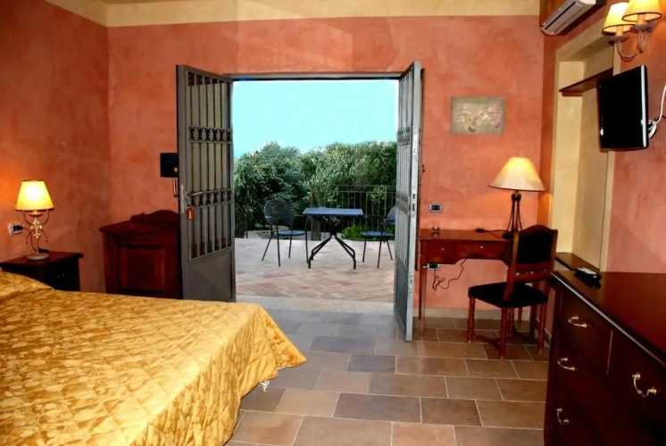 Standard Triple room
