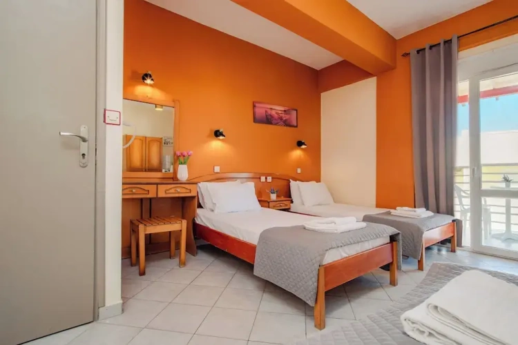 Standard Triple room