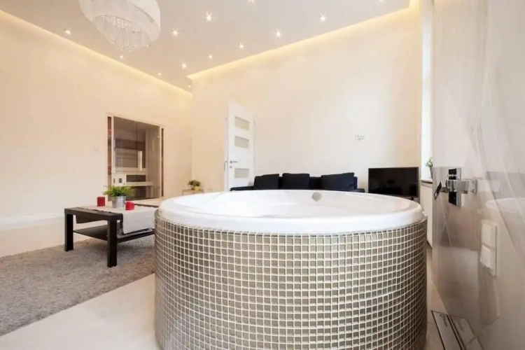 3 Bedrooms Apartment