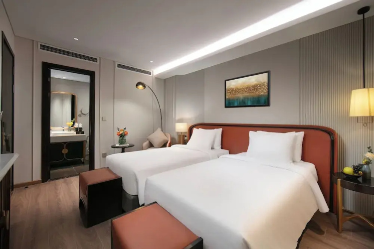 Le Premier Hotel & Rooftop Bar