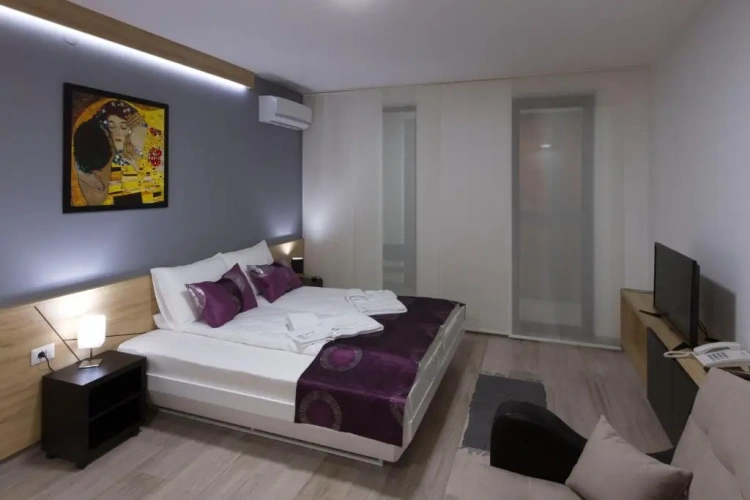 Deluxe Studio