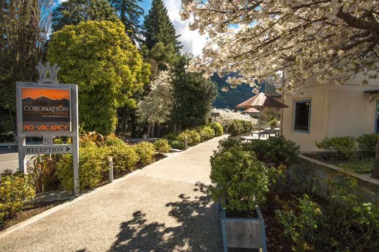 Coronation LodgeOver view