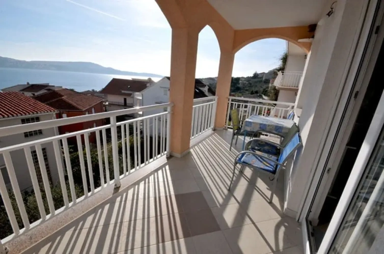 2 Bedrooms Classic Apartment with sea view