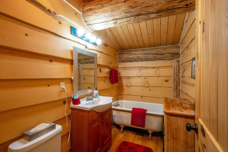 The Log Cabin 2 Bedroom Home by RedAwning