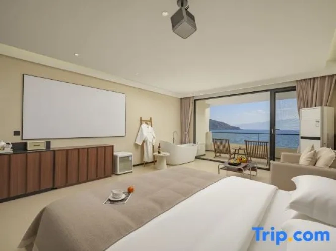 2 Bedrooms Family Suite with sea view