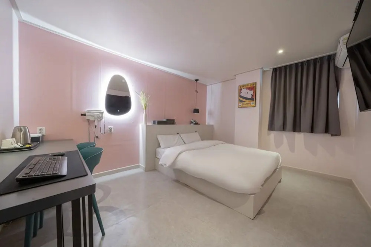 Hotel Nine