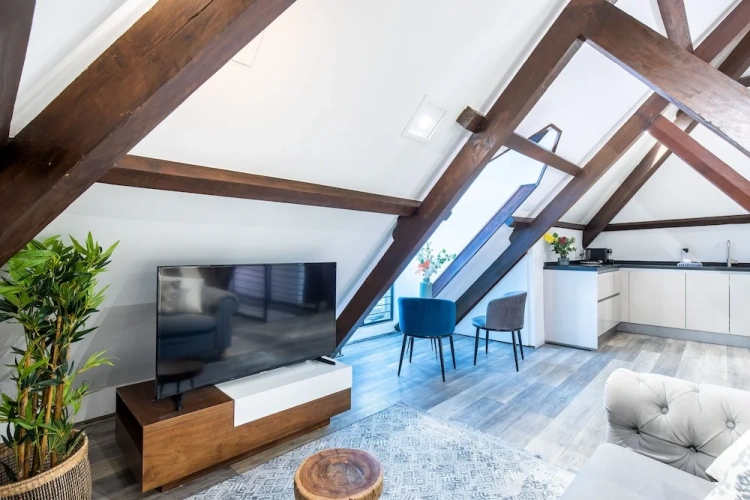 3 Bedrooms Grand Apartment with city view
